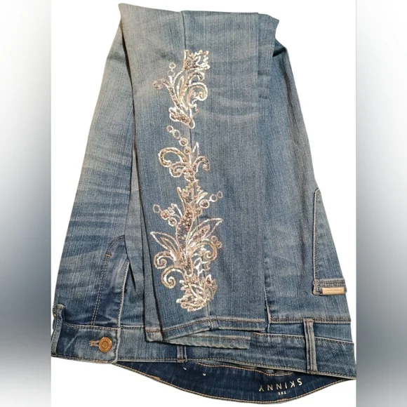 White House Black Market Elegant Embroidered Denim Jeans Women's Size 4 - Picture 3 of 3